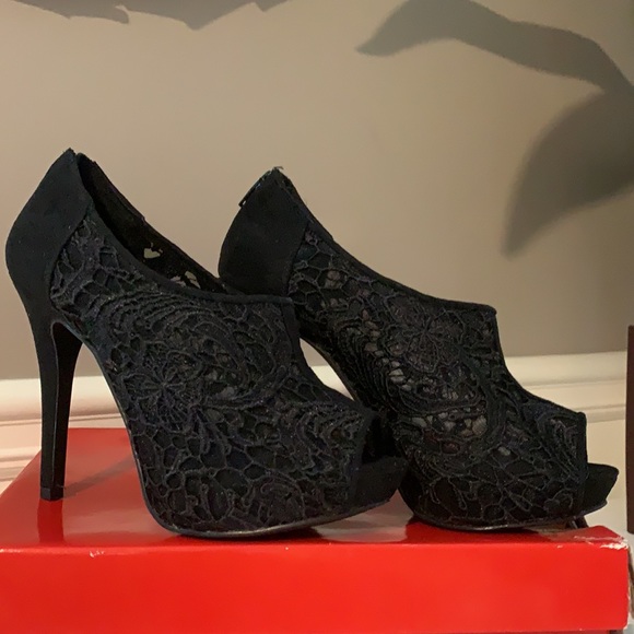 ELLE Woman’s Black Lace Open Toe Shootie Size 8 - Picture 3 of 9